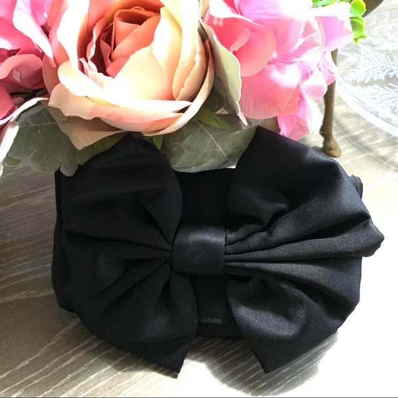 RSVP BLACK SATIN CLUTCH WITH.BOW - Picture 4 of 14